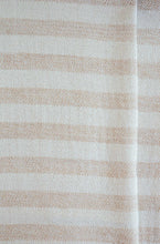 Lade das Bild in den Galerie-Viewer, Urakan-Decke-beige-Nahaufnahme