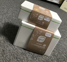 Lade das Bild in den Galerie-Viewer, Ajaa! Naturboxen aus Zuckerrohr + Mineralien im Farbton weiß mit grünem Streifen