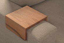 Lade das Bild in den Galerie-Viewer, Armlehnen Ablage aus Massivholz auf dem Sofa Zedulo
