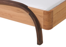 Lade das Bild in den Galerie-Viewer, Massivholzbett Facette, Detail, Holzschmiede