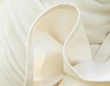 Lade das Bild in den Galerie-Viewer, Baby Tragetuch aus Bio Baumwolle in naturfarben von Cotonea