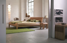 Lade das Bild in den Galerie-Viewer, Massivholzbett Beluga
