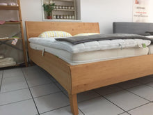 Lade das Bild in den Galerie-Viewer, Massivholzbett Bolero