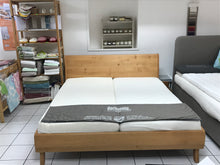 Lade das Bild in den Galerie-Viewer, Massivholzbett Bolero, Holzschmiede