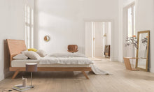 Lade das Bild in den Galerie-Viewer, Laria