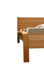Lade das Bild in den Galerie-Viewer, Massivholzbett Akzent in Kernbuche, Fußdetail