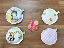 Lade das Bild in den Galerie-Viewer, Babykissen aus Bio Baumwolle mit Kirschkernfüllung in verschiedenen Farben und Motiven